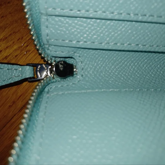 COACH MEDIUM ZIP AROUND WALLET - Picture 4 of 10